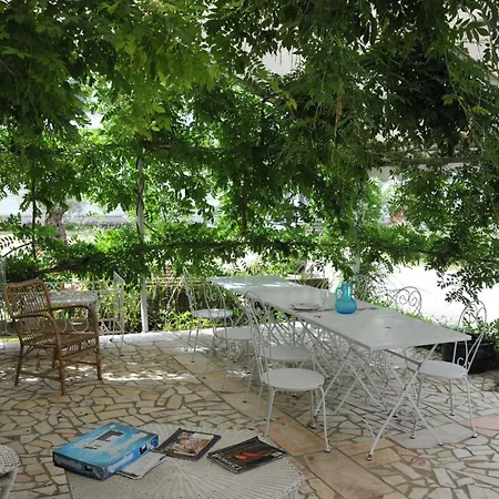 Petite Maison Des Roses - 2 Personnes Ferienhaus